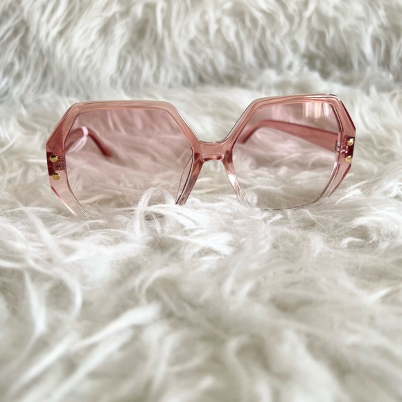 Back in stock soon! UO Willow Hexagon Sunglasses in Pink: Retro Reverie - Picture 6 of 14
